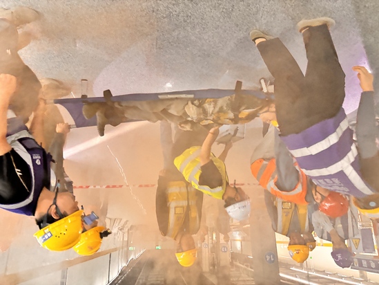 华中公司【质量安全】防患于未“燃”重庆地铁 24 号线开展消防应急演练 (3).jpg