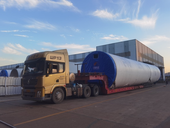 江西崇义铅厂风电场项目首套塔筒顺利发货(胡利民摄)2.jpg