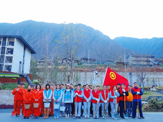 植树活动现场。崔晨天 摄 (1).jpg